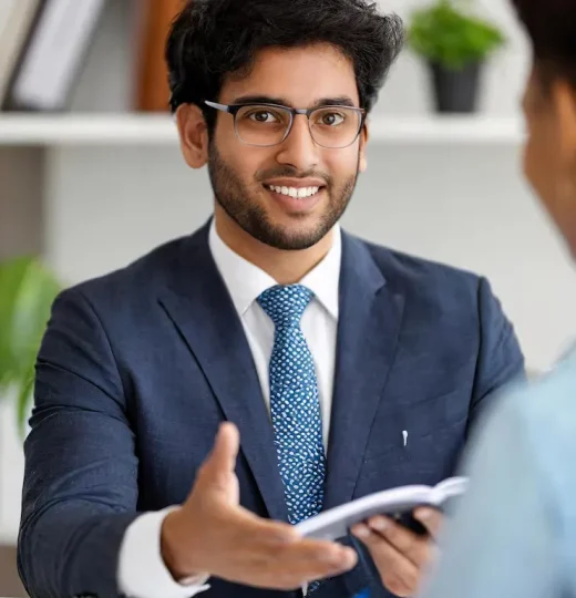imgi_1_closeup-portrait-smiling-young-male-businessman-office-worker-looking-camera_713888-27441